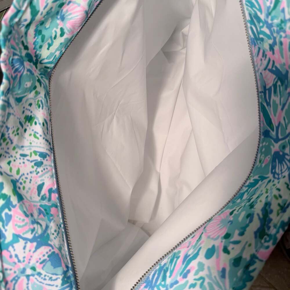 Lilly Pulitzer Insulated Beach Cooler Bag in Soleil It On Me Print - Picture 6 of 7
